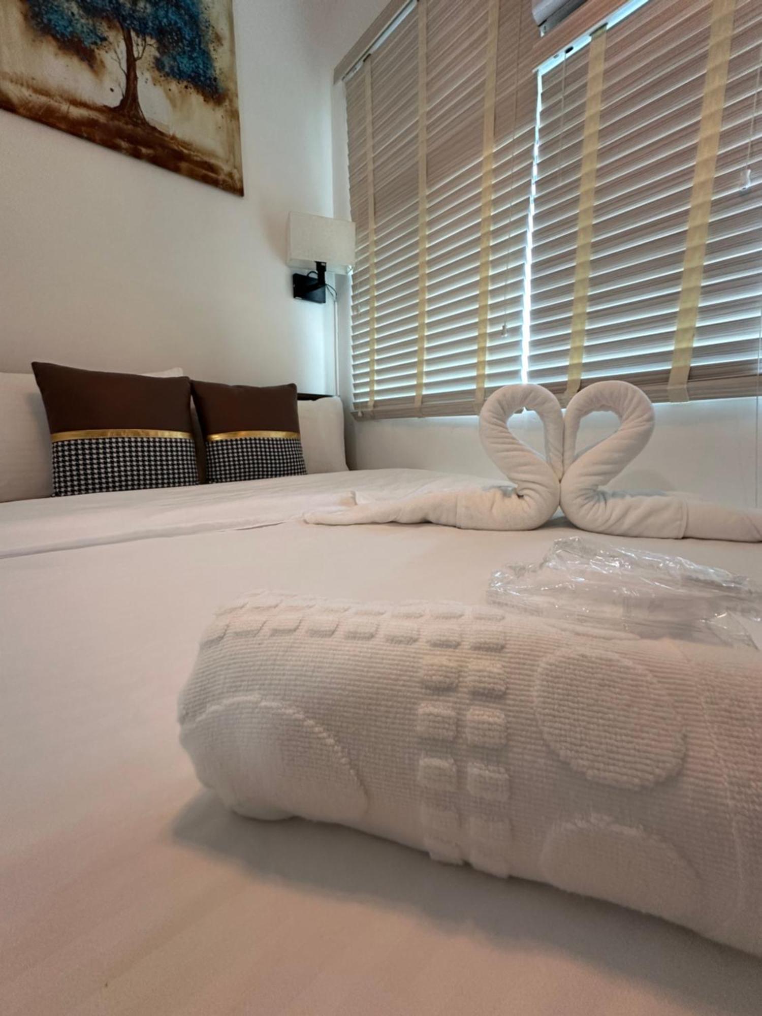 Studio One Condominium, Alabang - Bluu - Fiber Wi-Fi, Netflix-Ready Muntinlupa City Exteriör bild